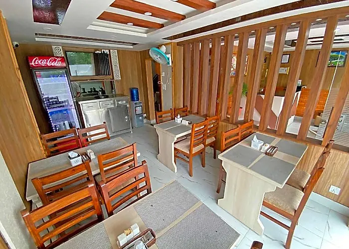 Aaradhya Hotel 2*
