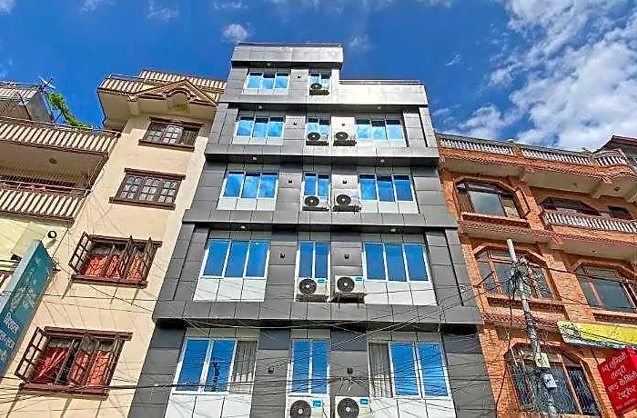 Aaradhya Hotel 2*